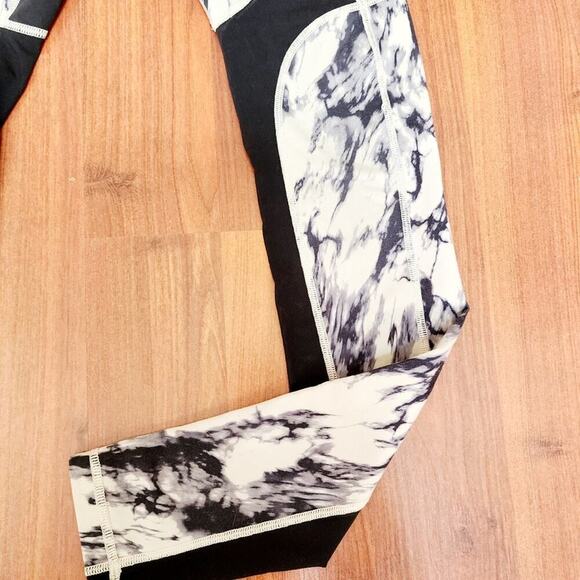 LULULEMON BREATHE EASY LEGGINGS SIZE XS - Picture 3 of 8